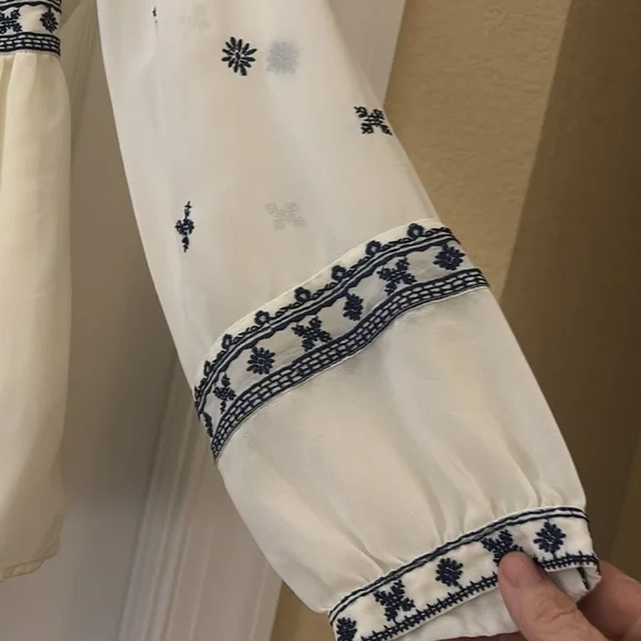 STELLA & DOT MAETTE SHEER BLOUSE SIZE M LINED NAVY EMBROIDERED  BUTTON LS - Picture 5 of 14